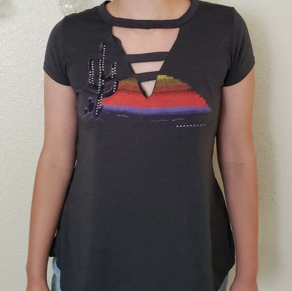 Western Sunset Graphic Tee - Cut Out Tee - V Neck Tee - Picture 2 of 4